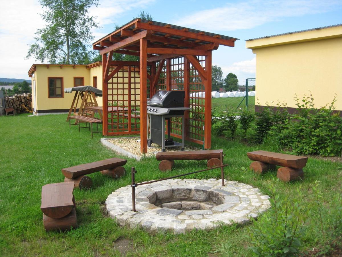 Apartmány včelka Hranice u Novych Hradu Exterior foto